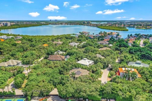 350 Gumbo Limbo Ln, Marco Island FL  34145-1865 exterior