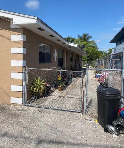 120 10th Ave, South Bay, FL 33493-1902