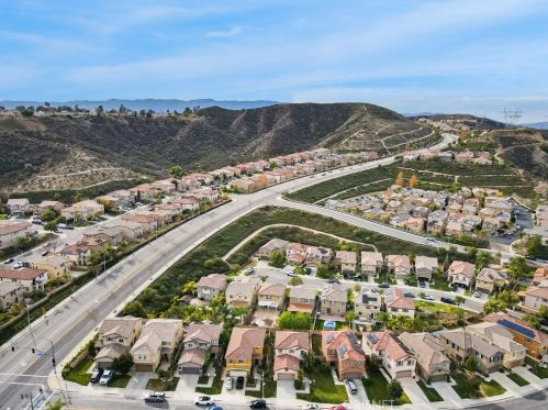 19920 Holly Dr, Santa Clarita CA  91350-3698 exterior
