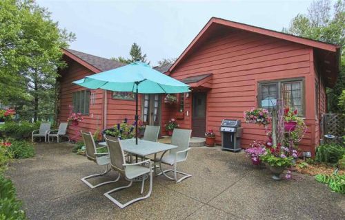 160 Norfolk Rd, Waterloo, IA 50701-4047