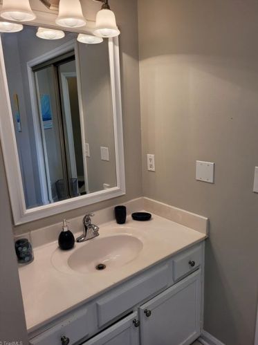 29 Cedar Knoll Dr, Greensboro NC  27407-5837 exterior