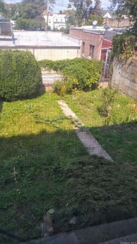 729 232nd St, Bronx NY  10466-4107 exterior