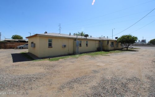 7040 Grand Ave, Glendale AZ  85301-1019 exterior