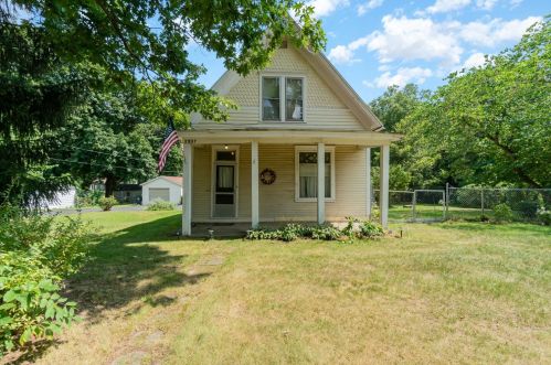 2907 Union St, Hobart, IN 46342-1301