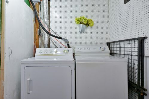 32 Fairview Ave, Nashua NH 03060-4105 exterior