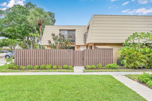 6415 64th Way, West Palm Beach, FL 33409-7127