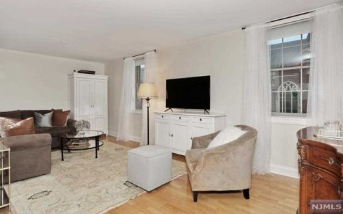 3402 Rio Vista Dr, Mahwah NJ  07430-4005 exterior