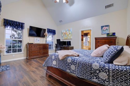 10956 Calle Oro Verde, Valley Center CA  92082-4201 exterior