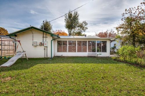 2215 Dennis St, Irving TX 75062-4273 exterior