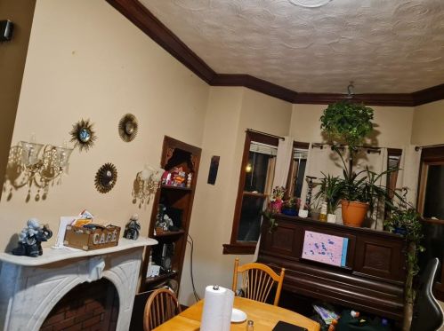 130 Laura St, Providence, RI 02907-1656