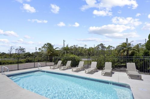 1564 Gulf Bch Dr, Saint George Island FL  32328-3106 exterior