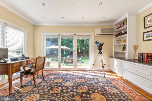 9106 Meadowcreek Ln, Lorton VA  22079-3238 exterior