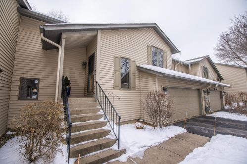 4073 Quantico Ln, Minneapolis, MN 55446-2626
