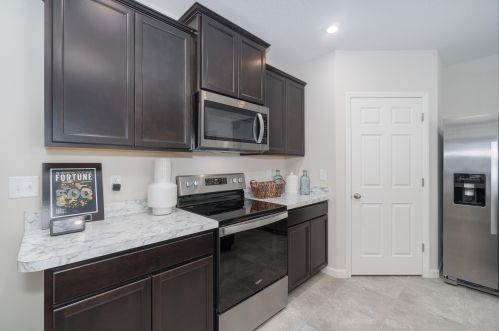 242 Fairchild Ave, Fort Pierce, FL 34984-4907