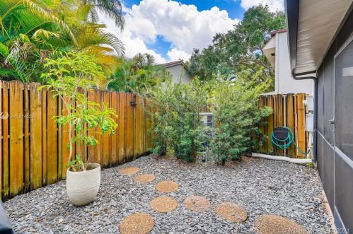 2801 34th Ave, Hollywood FL  33021-3140 exterior