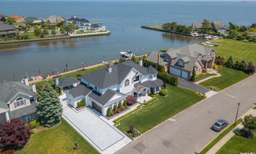 179 Pace Dr, West Islip, NY 11795-5129