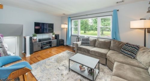 36 Riverside Dr, Parsippany NJ  07834-2133 exterior