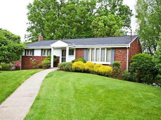 104 Glen David Dr, Pittsburgh, PA 15238-1514