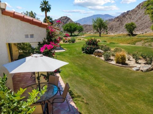 49205 Avenida Vista Bonita, La Quinta CA  92253-2534 exterior