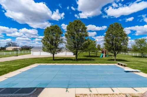 1320 Old Springfield Rd, London OH  43140-9202 exterior