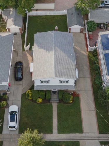 607 White Ave, New Hyde Park, NY 11040-3036