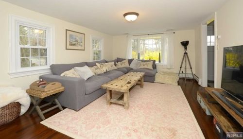 829 Franklin Tpke, Allendale NJ  07401-1023 exterior