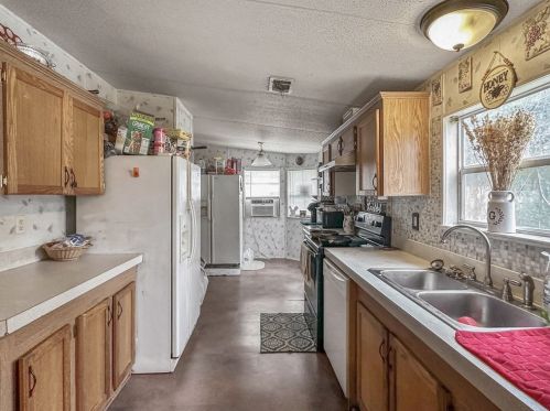 1846 Beacon St, Carrabelle, FL 32322-3065