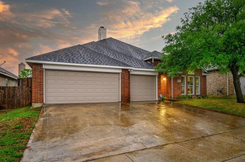 8450 Muirwood Trl, Fort Worth, TX 76137-4962