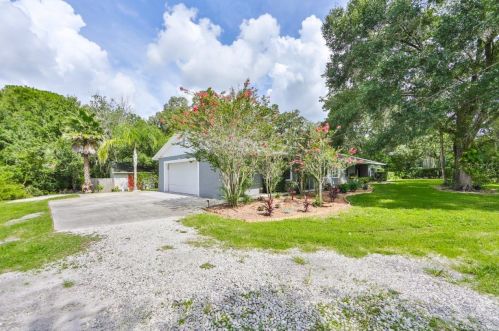 820 Crenshaw Lake Rd, Lutz FL  33548-8129 exterior
