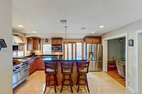 9951 Russell St, Jamaica NY  11414-3949 exterior