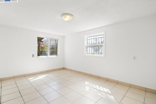 1532 69 Ave, Oakland CA  94621-3424 exterior