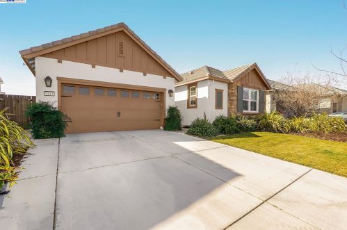 1611 Red Pheasant Ln, Manteca CA  95337 exterior