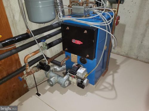 4260 Wyndemere Cir, Schnecksville PA  18078-3527 exterior