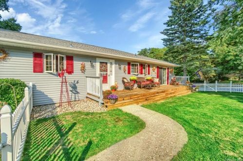 101 Bay View Ave, Cornwall Hud, NY 12520-1704