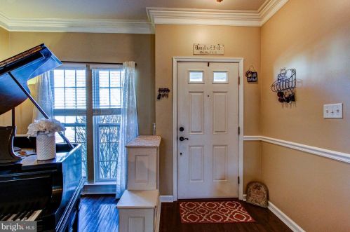 24 Creekside Dr, Pottstown, PA 19464-2985