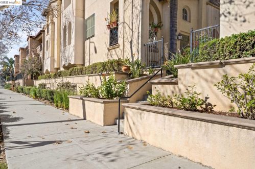 88 Parc Place Dr, Milpitas, CA 95035-3848