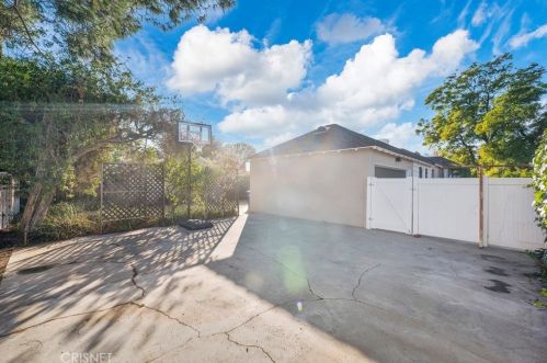 6554 Colbath Ave, Van Nuys CA  91401-1503 exterior