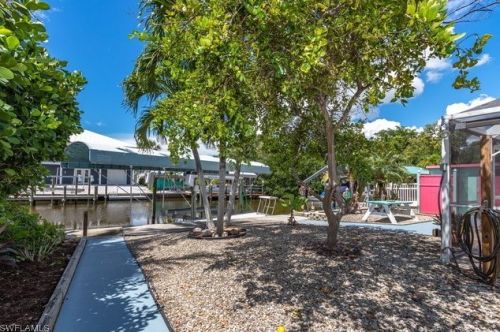 2355 Lemon St, Saint James City FL  33956-2082 exterior