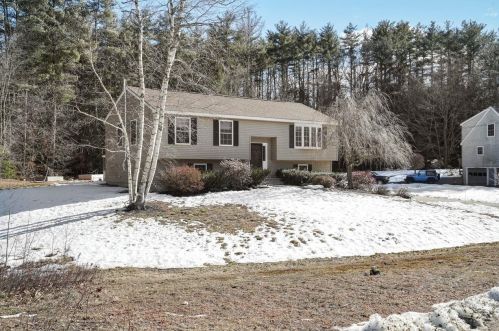 7 Bayou Dr, Raymond NH  03077-2364 exterior