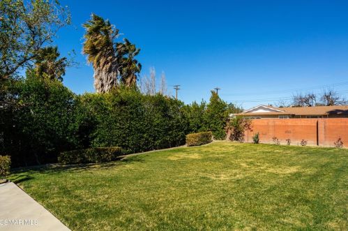 1585 Acadia St, Simi Valley CA exterior