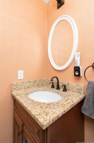 87 Briar Cliff Ave, Waterbury CT  06708-2901 exterior