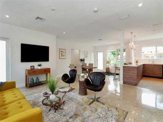 6835 Rue Granville, Miami FL  33141-4418 exterior