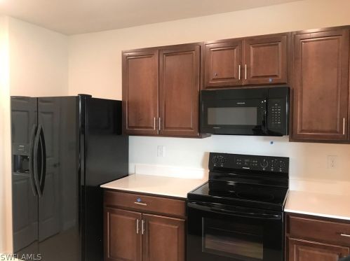 1722 12th St, Cape Coral, FL 33909-1739