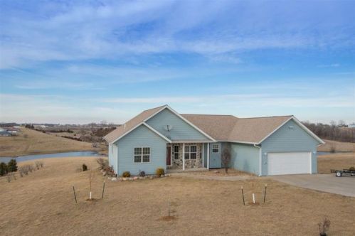 2239 288th Dr, Williamsburg, IA 52361-8736