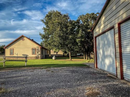 114 Mountain Springs Ln, Valley View, TX 76272-6363