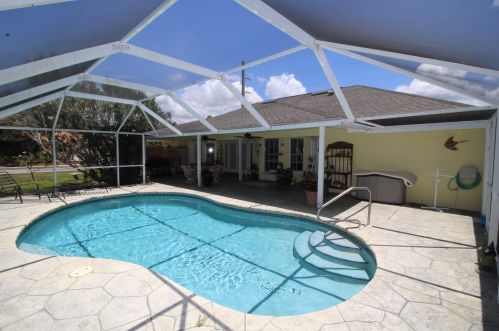 498 Bald Eagle Dr, Marco Island, FL 34145-2744