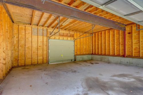 21 Belfield Dr, Providence RI  02919-1801 exterior