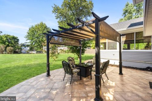 117 Monticello Dr, Riverton NJ 08077-4377 exterior