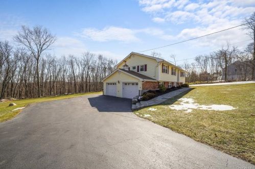 58 Breckenridge Rd, Mahopac, NY 10541-1200