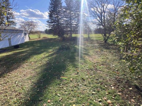 143 Picnic St, Tigerton, WI 54486-9674
